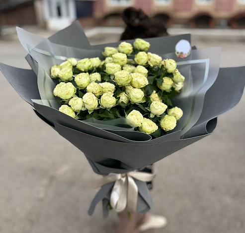 Букет Белые кустовые розы Солинеро в Шатки