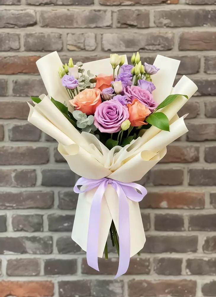 Букет цветов из: Лизиантусы и Розы в Шатки