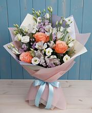 Букет цветов из:  Лизиантусы, Розы, Альстромерии и Гипсофила в Шатки
