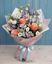 Букет цветов из:  Лизиантусы, Розы, Альстромерии и Гипсофила в Шатки