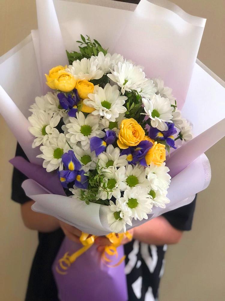 Букет цветов из: Ирисы, Хризантемы и Розы в Шатки