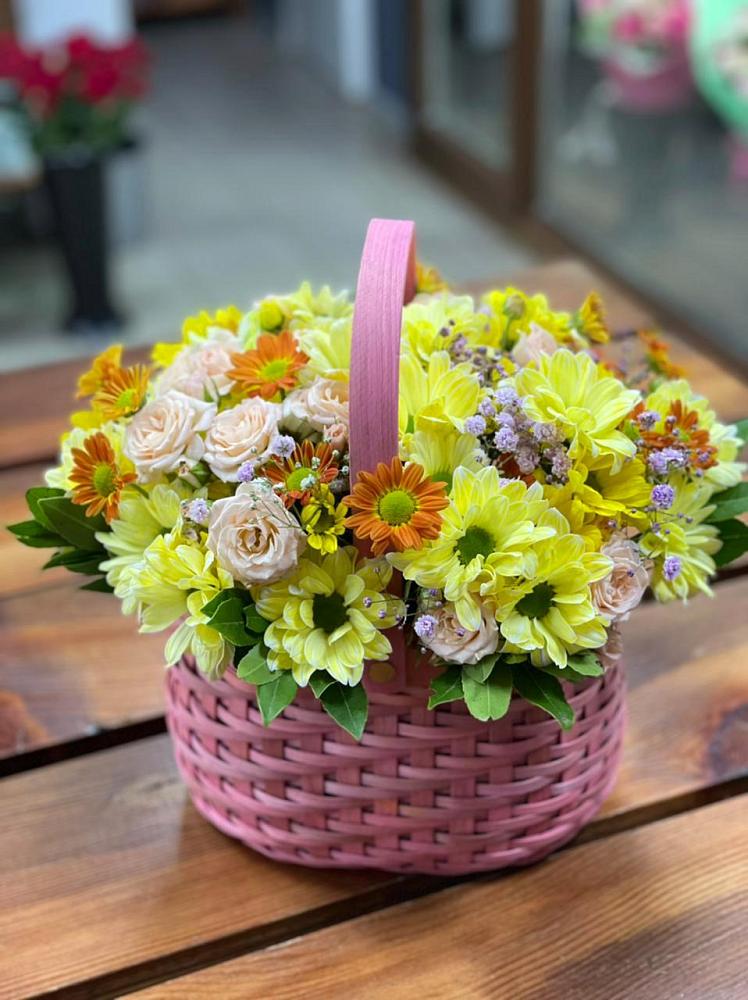 Цветочная композиция из Хризантемы и Розы в корзине в Шатки