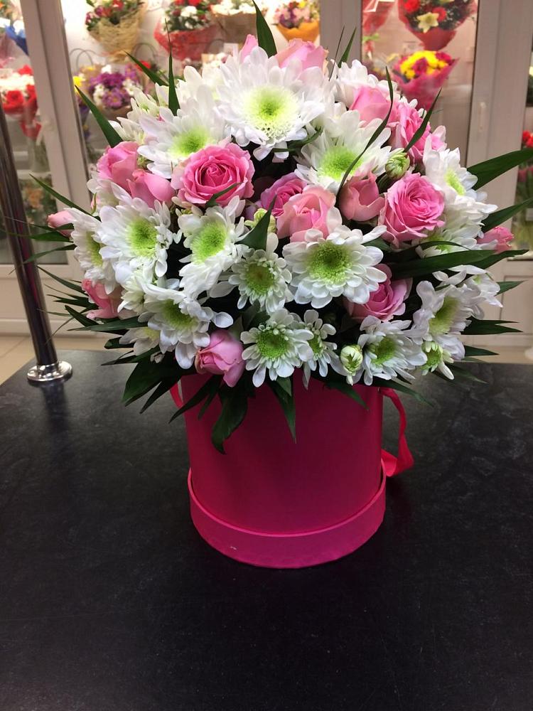 Цветочная композиция из Розы и Хризантемы в шляпной коробке в Шатки