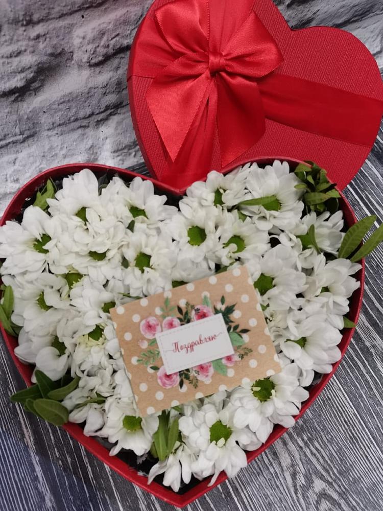 Цветочная композиция из Хризантемы в виде сердца в Шатки