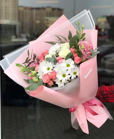 Букет цветов из: Розы, Лизиантусы и Хризантемы в Шатки