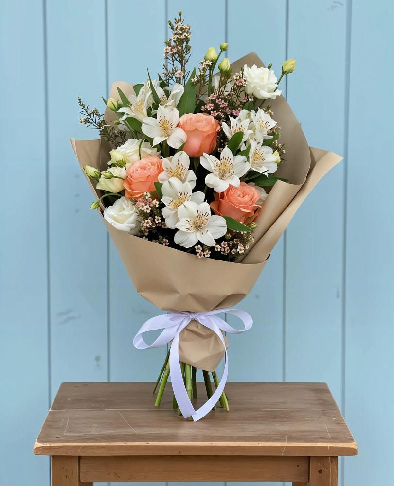 Букет цветов из: Альстромерии, Лизиантусы, Розы и Хризантемы в Шатки